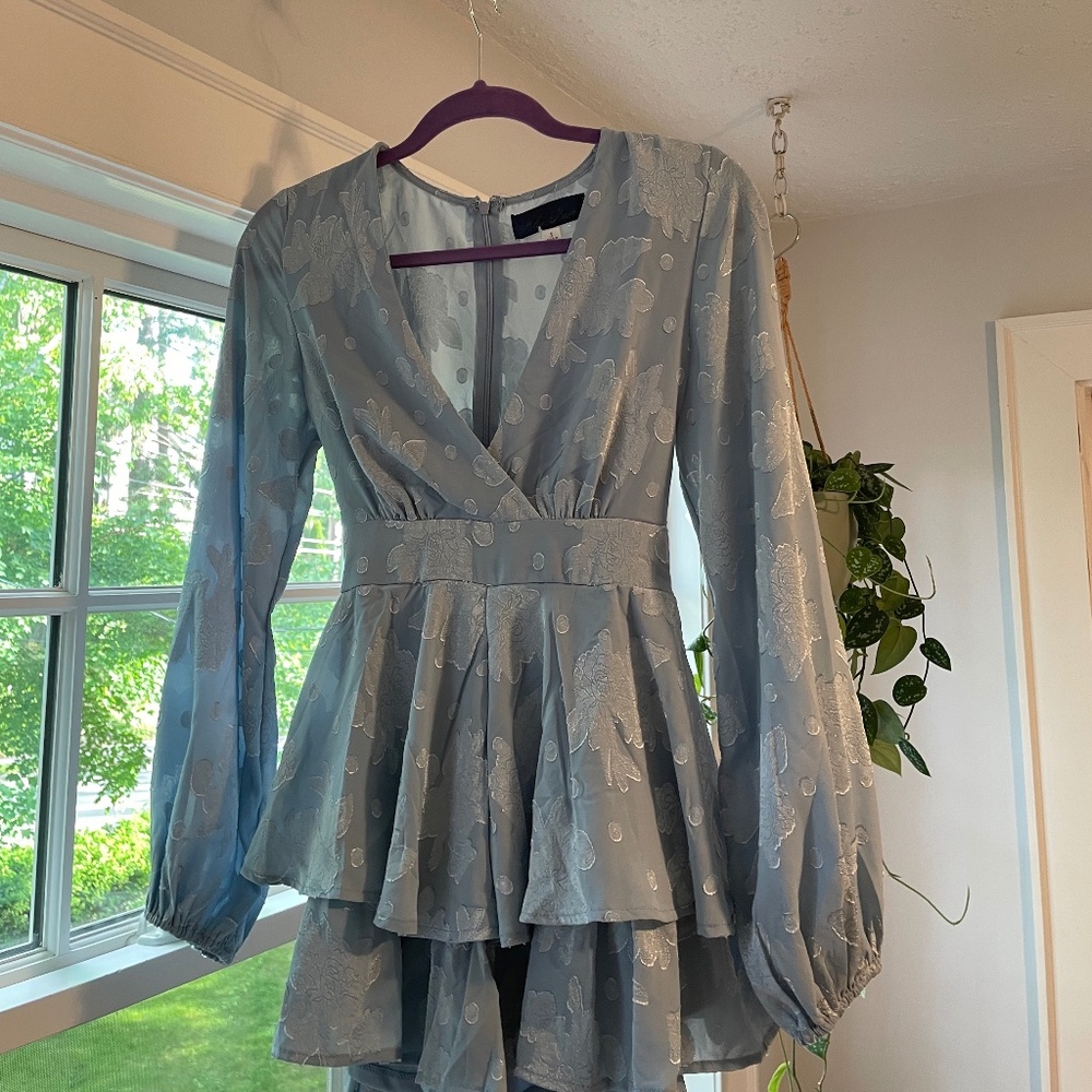 Flowy floral romper (NWOT)